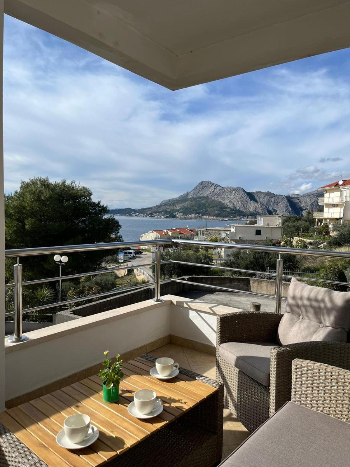 Apartment Ines Оміш Екстер'єр фото