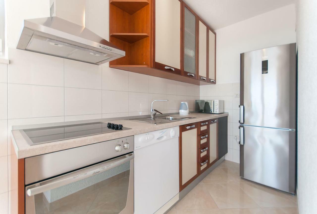 Apartment Ines Оміш Екстер'єр фото