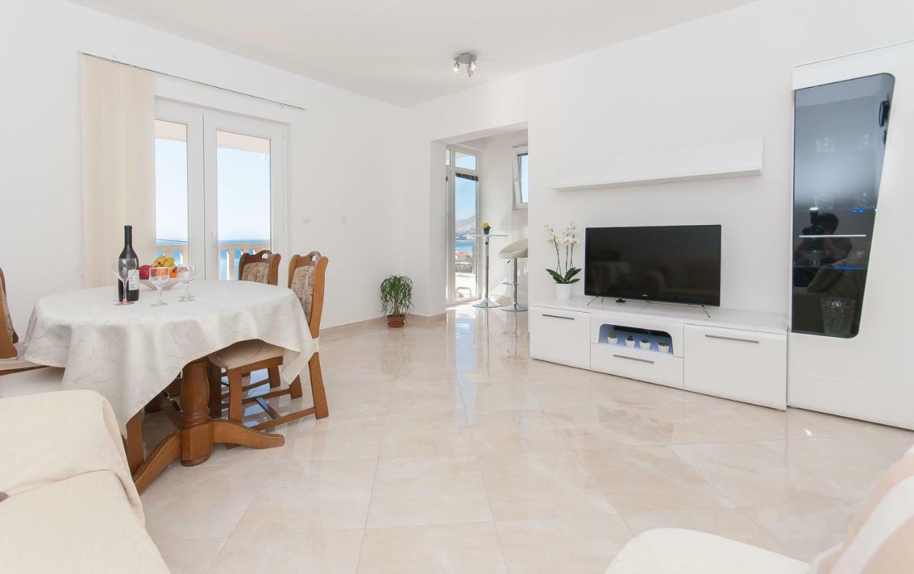Apartment Ines Оміш Екстер'єр фото