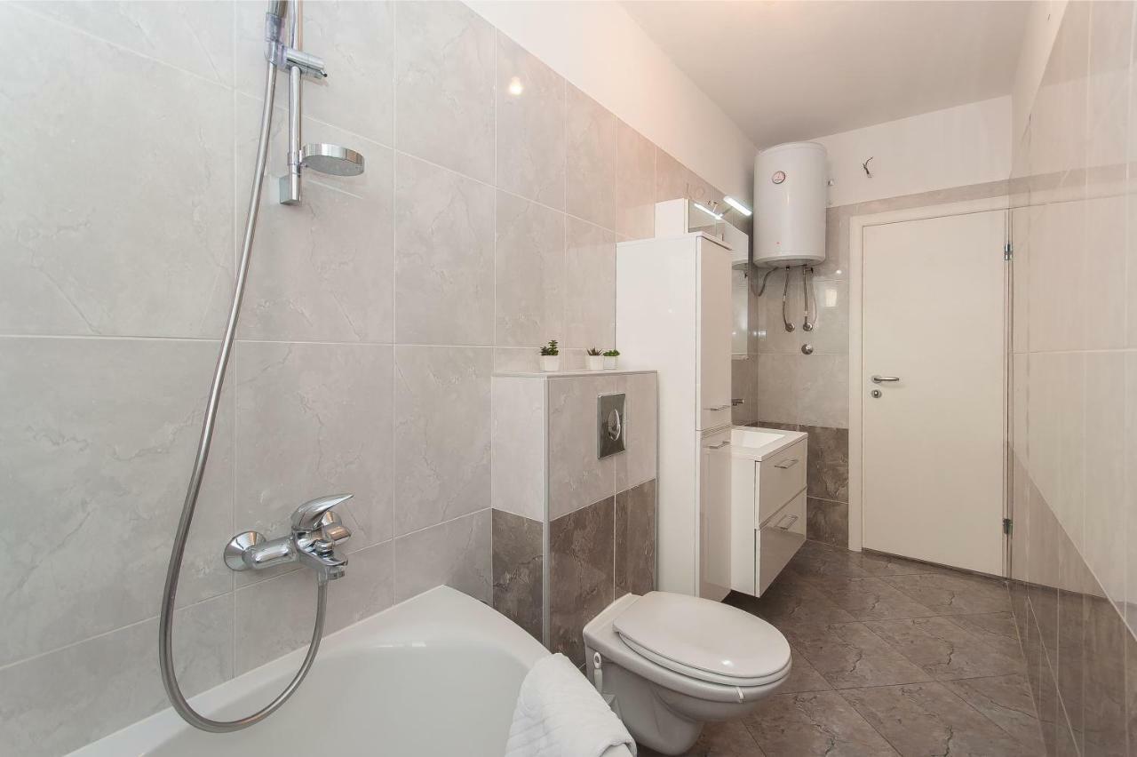 Apartment Ines Оміш Екстер'єр фото