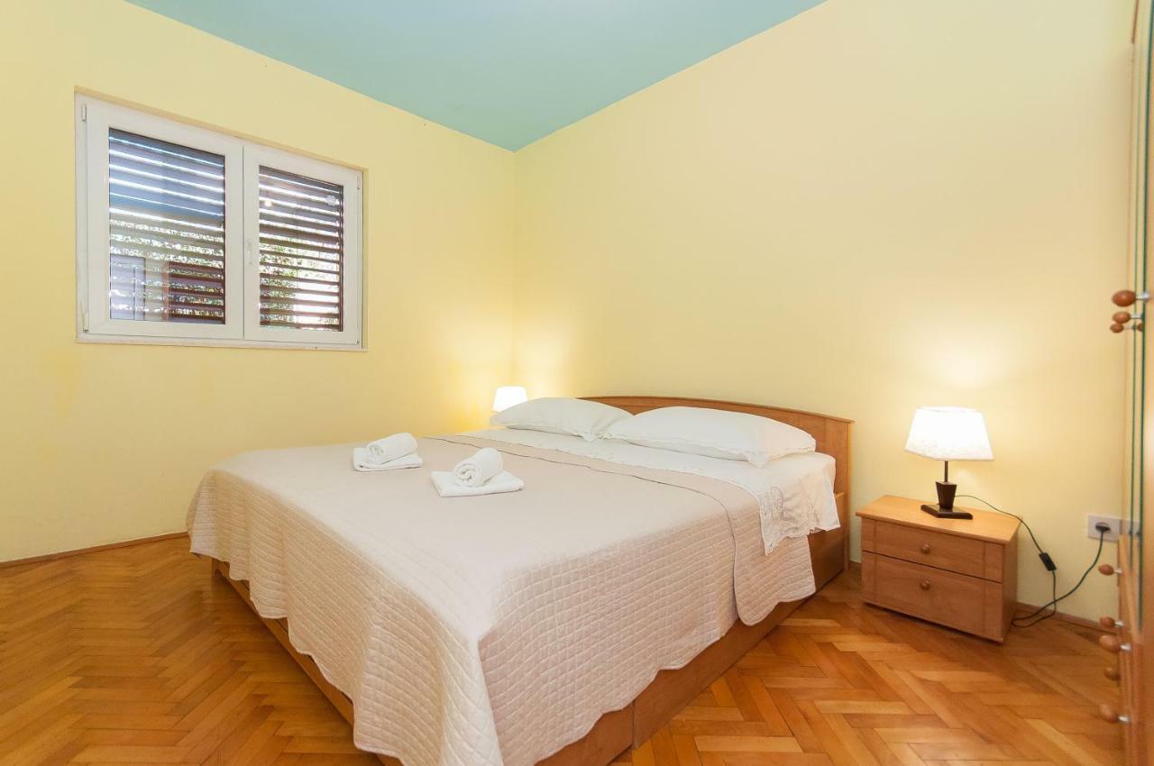 Apartment Ines Оміш Екстер'єр фото