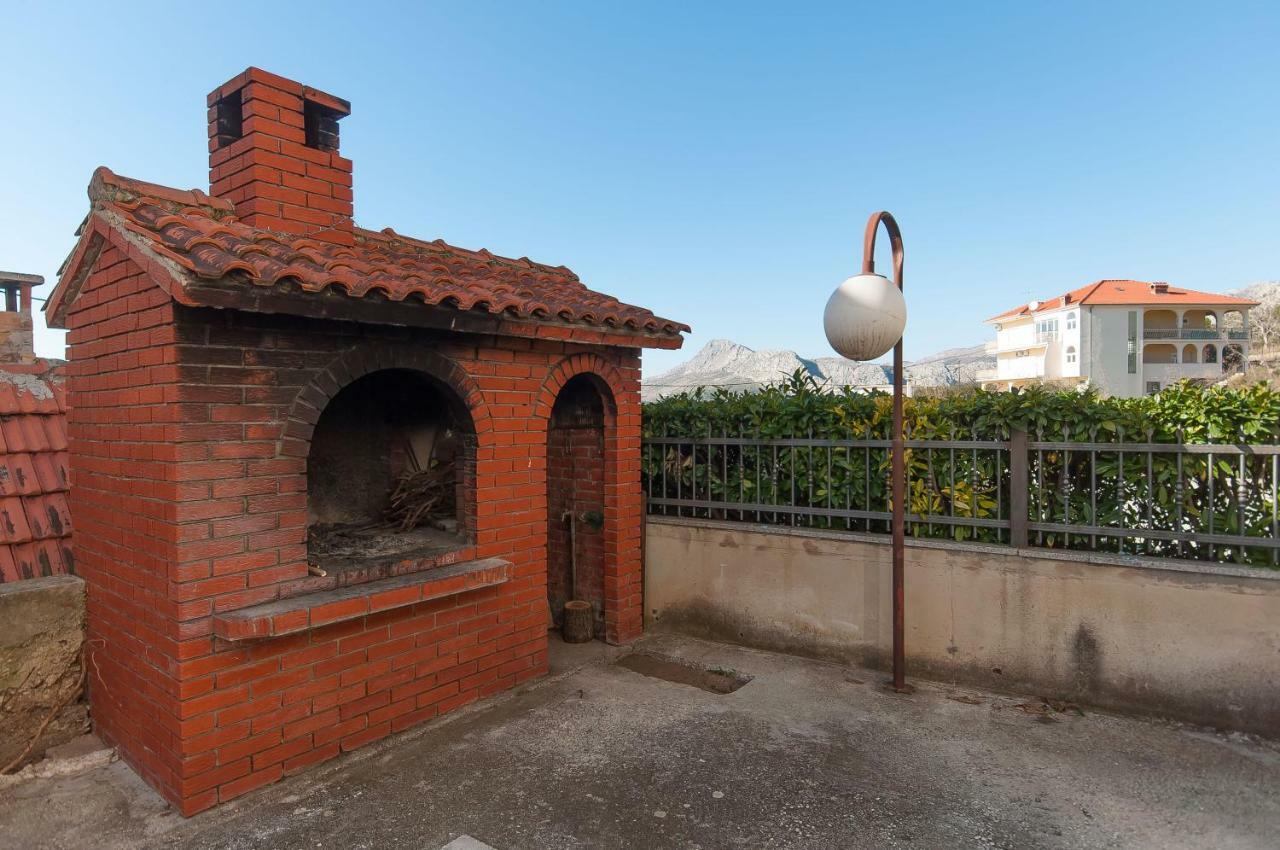Apartment Ines Оміш Екстер'єр фото