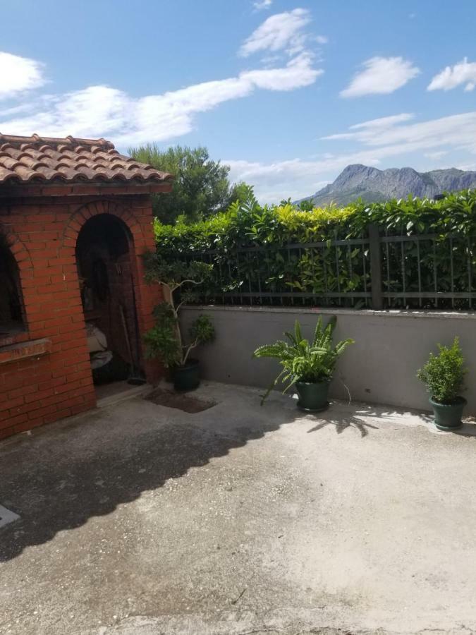 Apartment Ines Оміш Екстер'єр фото